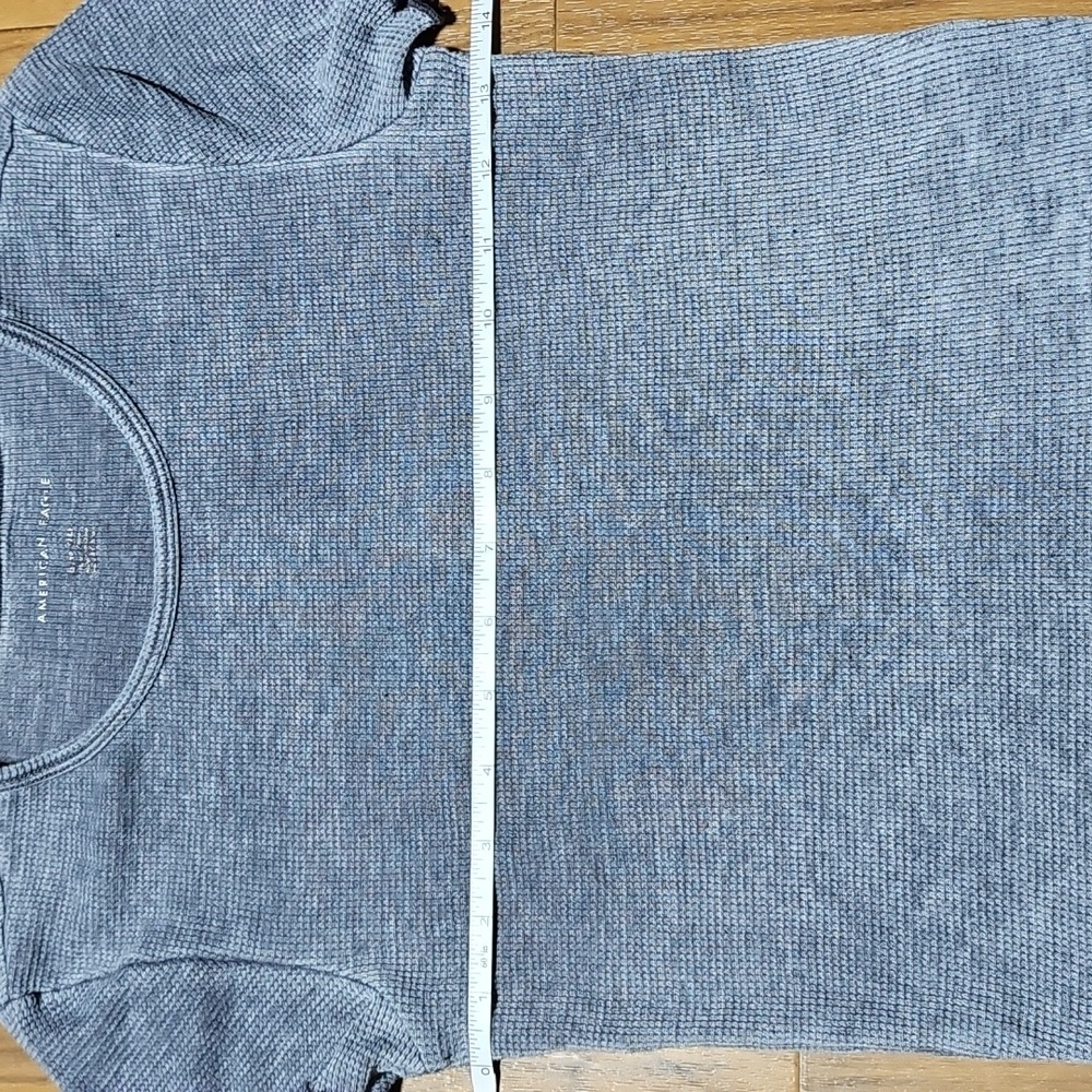 AE Grey Distressed Top - Picture 3 of 6